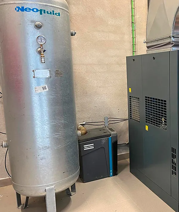 Dipòsit d'aire comprimit industrial, part essencial dels sistemes de tractament d'aire per garantir la qualitat i protecció en entorns industrials